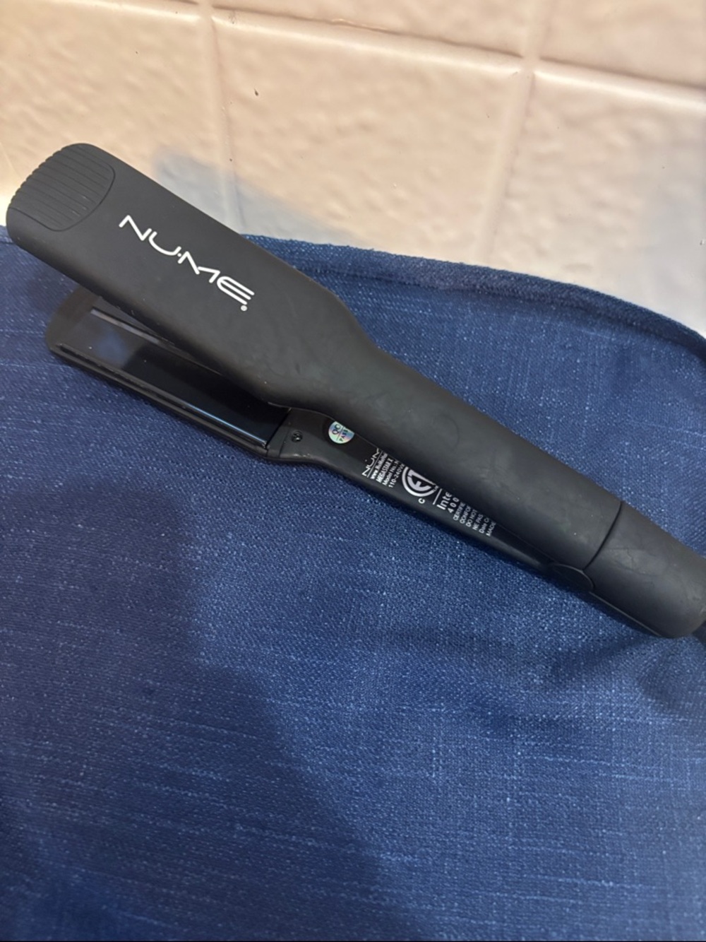 NuMe Black Ceramic Hair Straightener Flat Iron